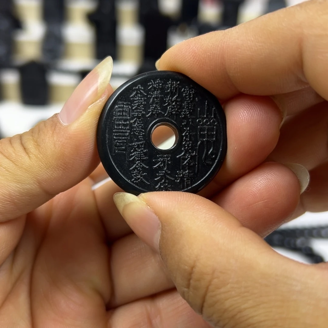 和田玉（墨玉）未镶嵌颈饰山鬼花钱带包容