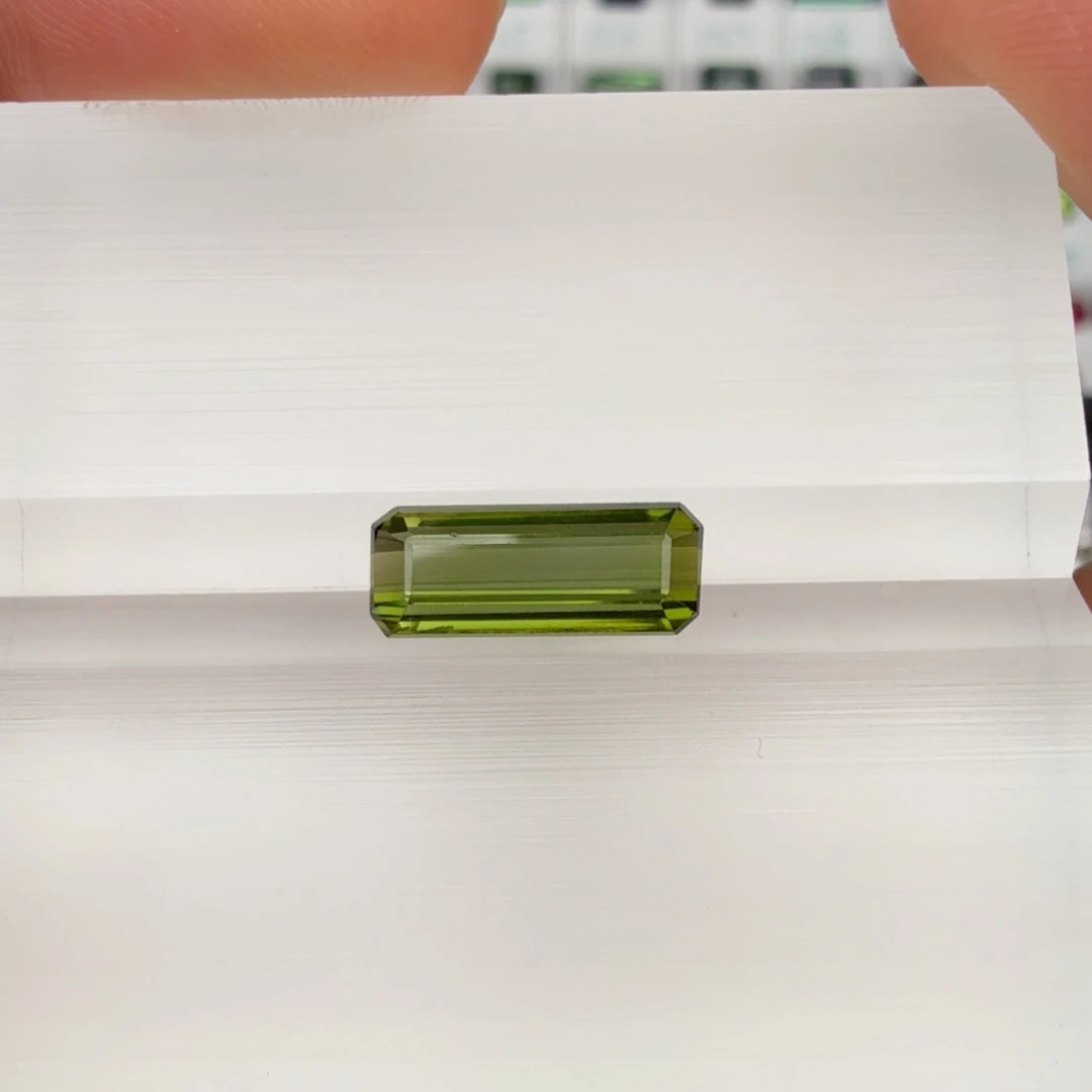 未镶嵌珠宝半成品碧玺天然全净无瑕2.39克拉