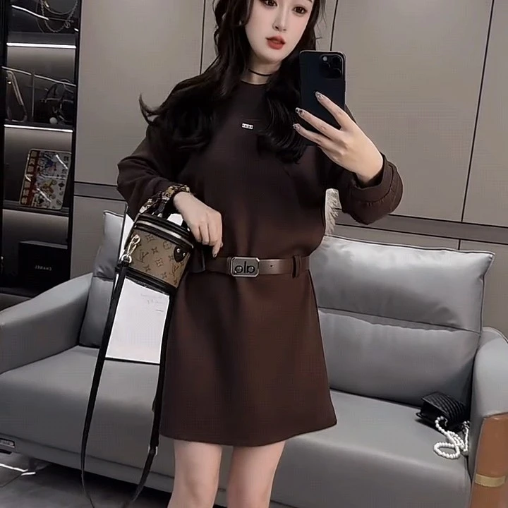 韩系设计感长袖刺绣舒适休闲配腰带卫衣连衣裙