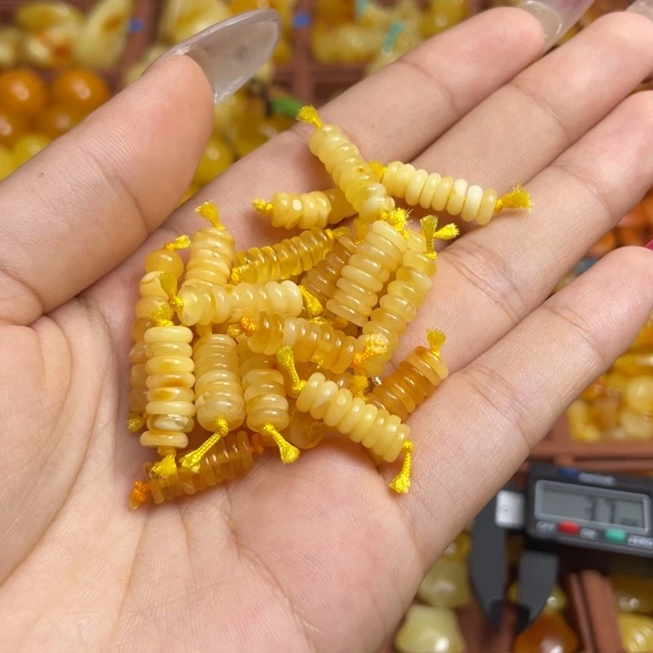 蜜蜡未镶嵌珠宝奇石满蜡隔片一组随机发 微微瑕