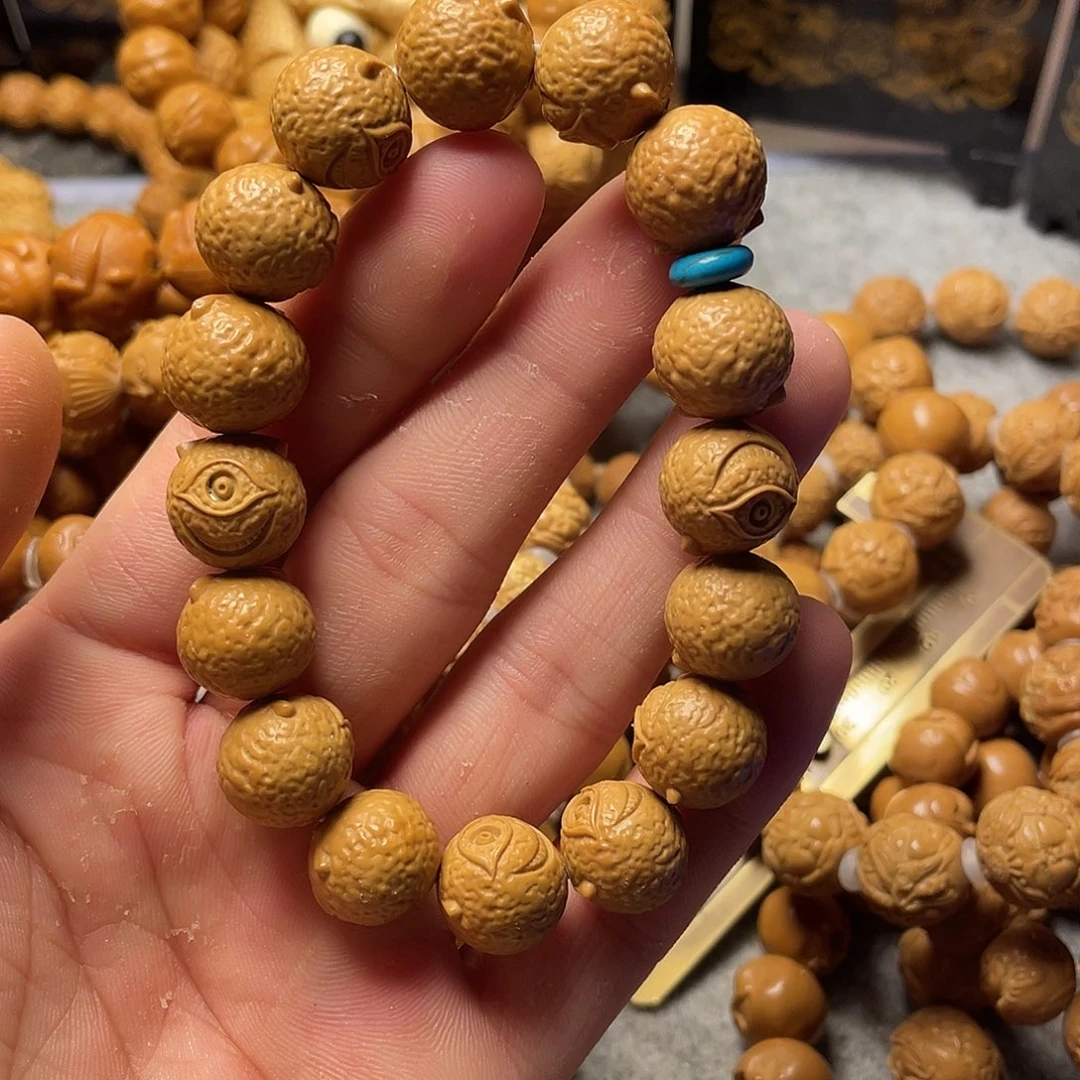 羊***羊猴头核桃雕刻大眼怪（微瑕疵）