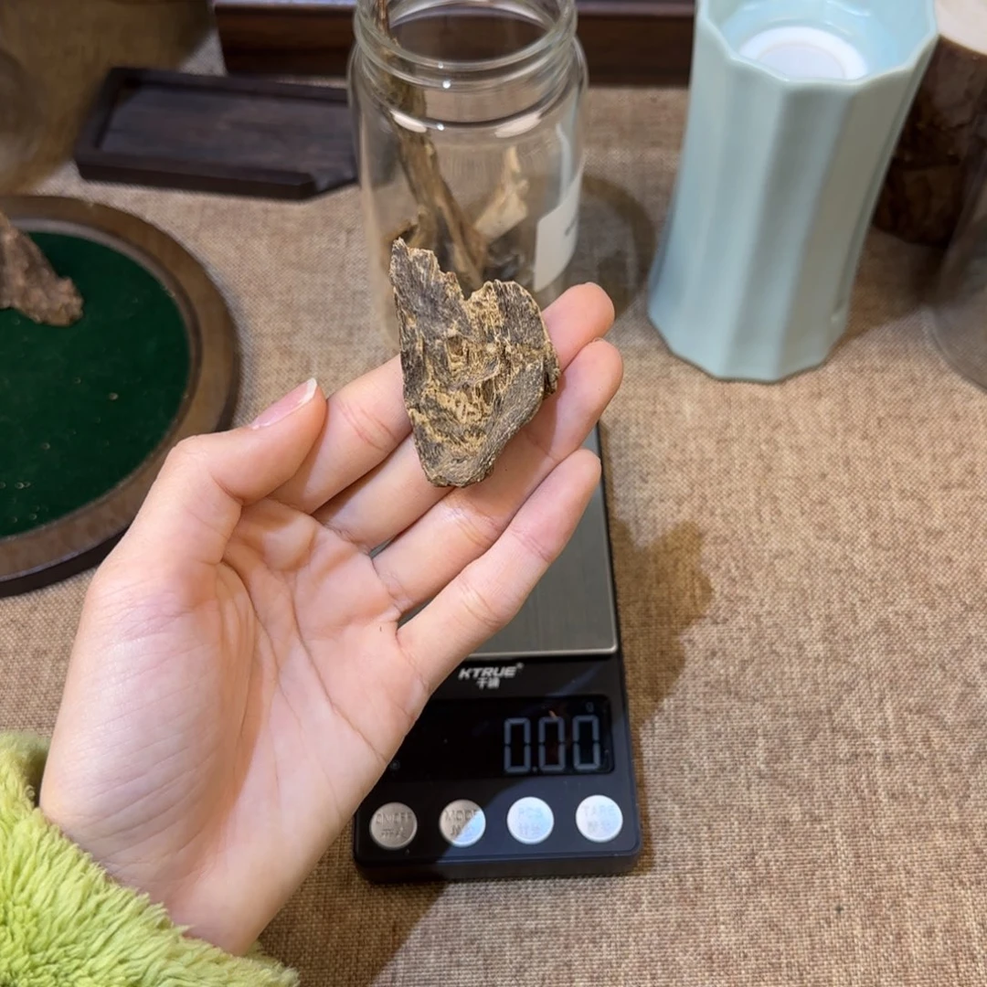 沉香香港吊口1.9克