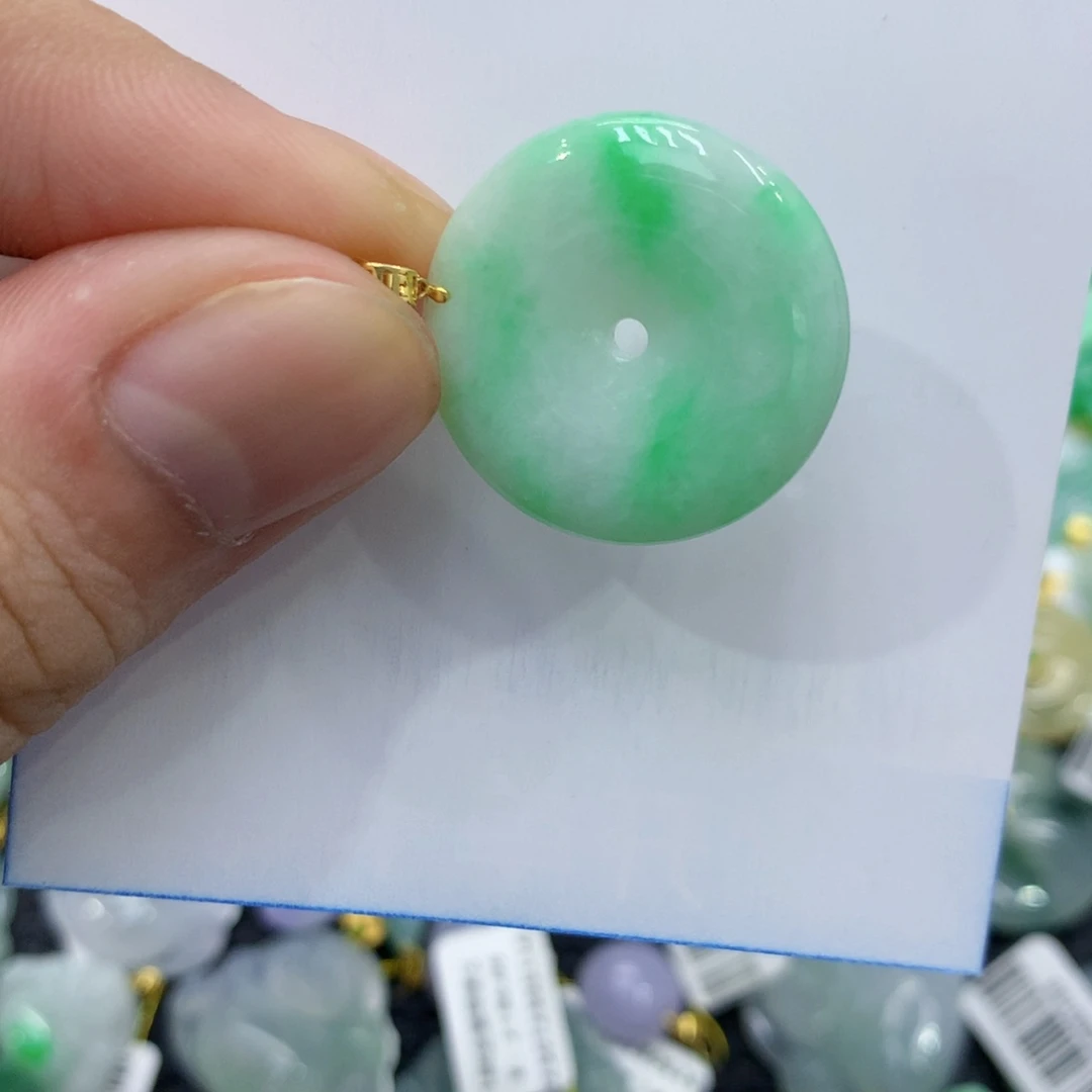翡翠18K金镶嵌颈饰翡翠