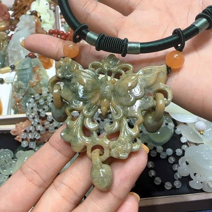 蛇纹石玉未镶嵌吊坠