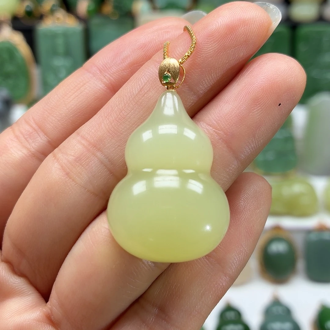 和田玉18K金镶嵌颈饰