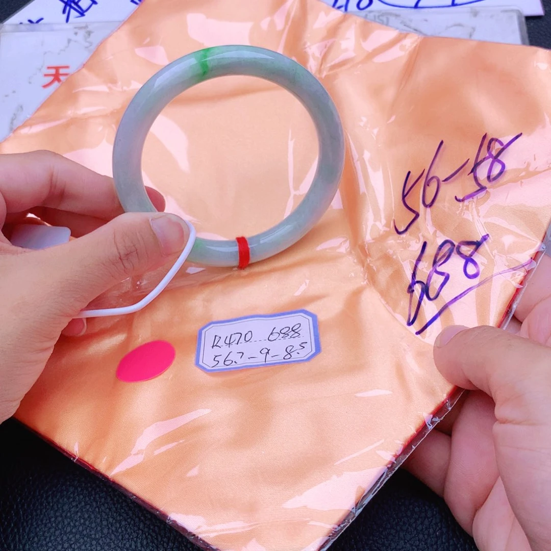 翡翠手镯未镶嵌我