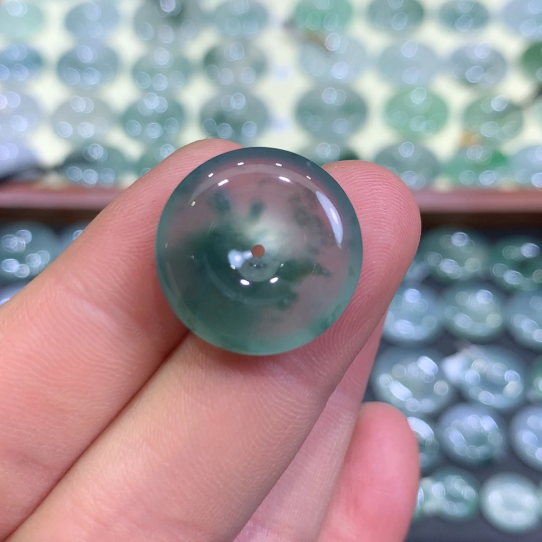 翡翠颈饰未镶嵌平安扣