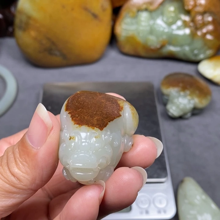 和田玉未镶嵌把件