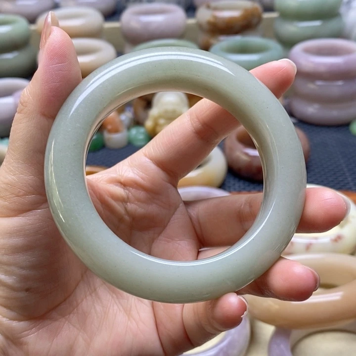 未镶嵌手镯石英岩玉