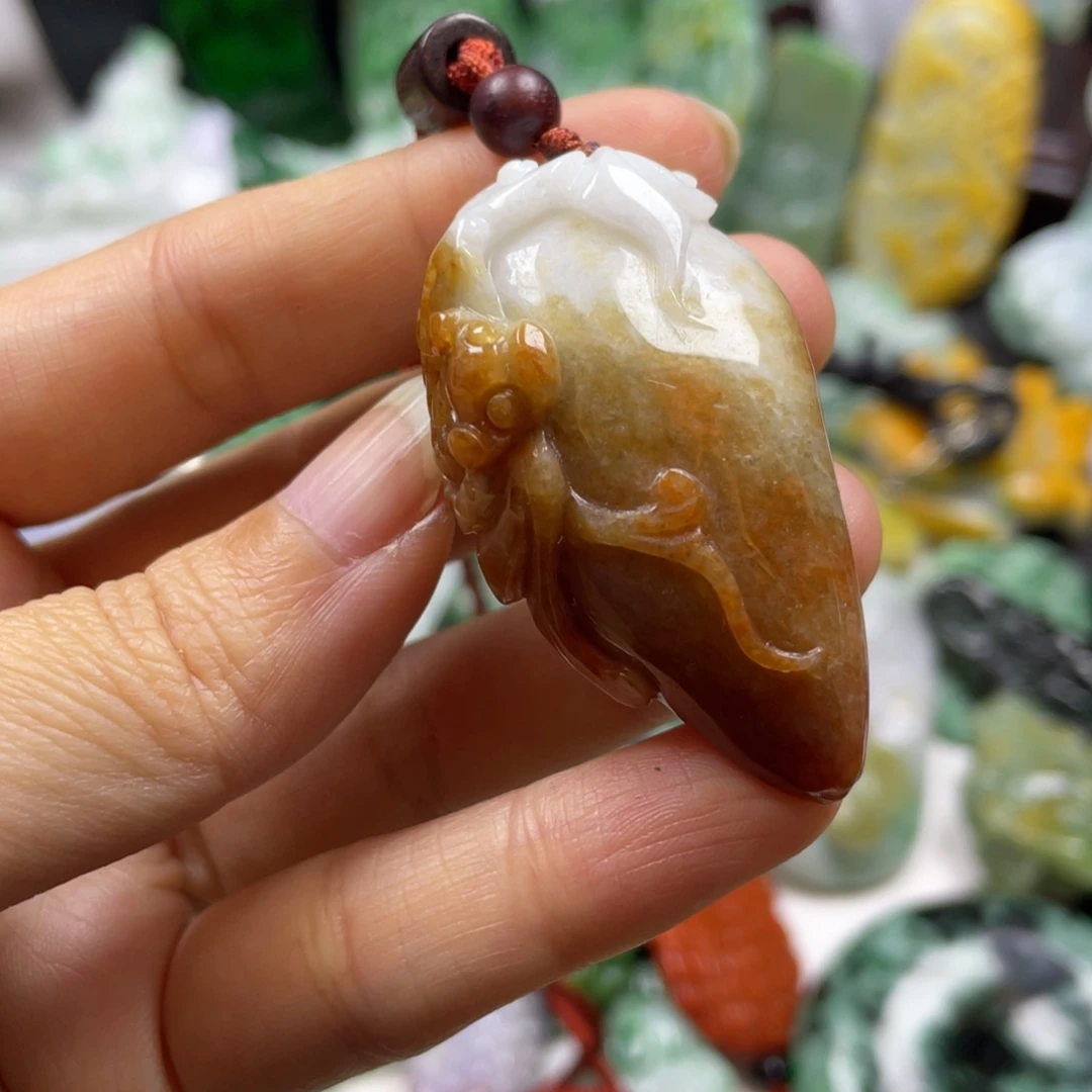 翡翠颈饰未镶嵌牌子