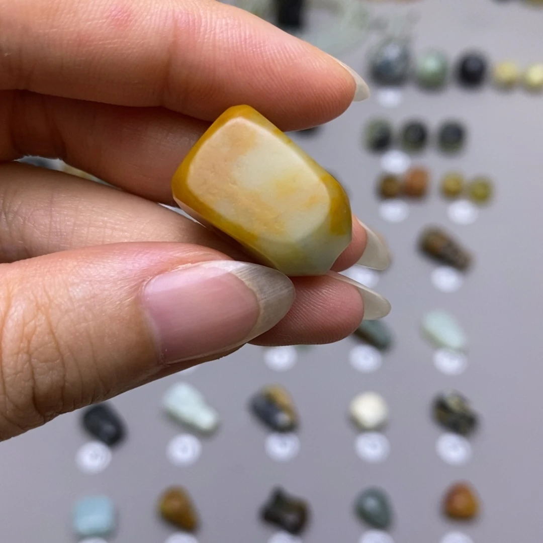 未镶嵌蛇纹石玉配饰墨*