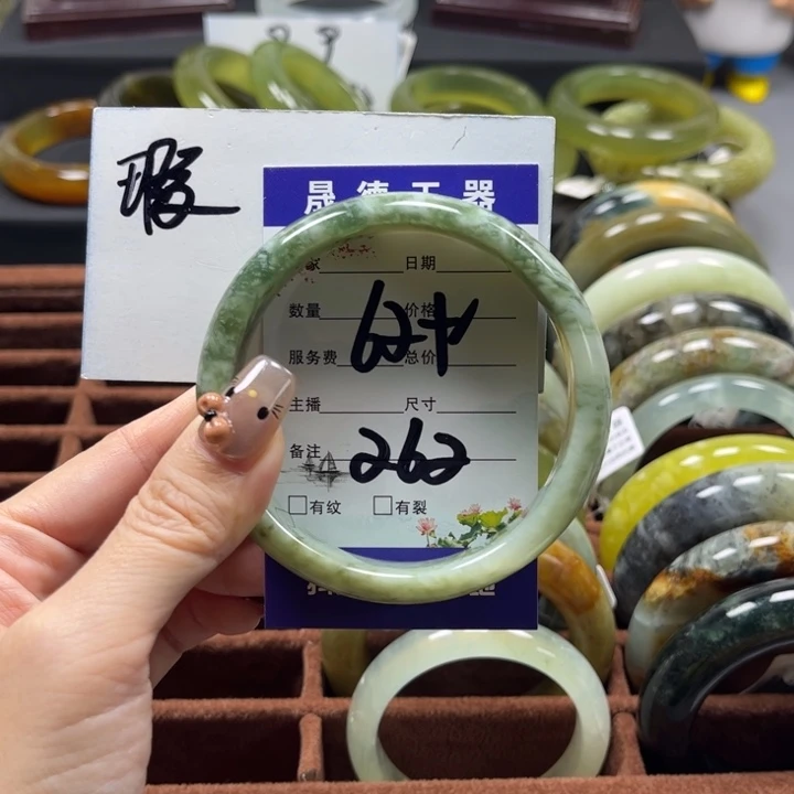 蛇纹石玉手镯未镶嵌