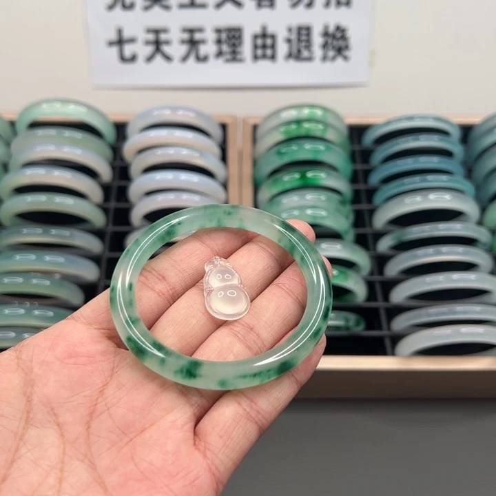 石英质玉未镶嵌手镯