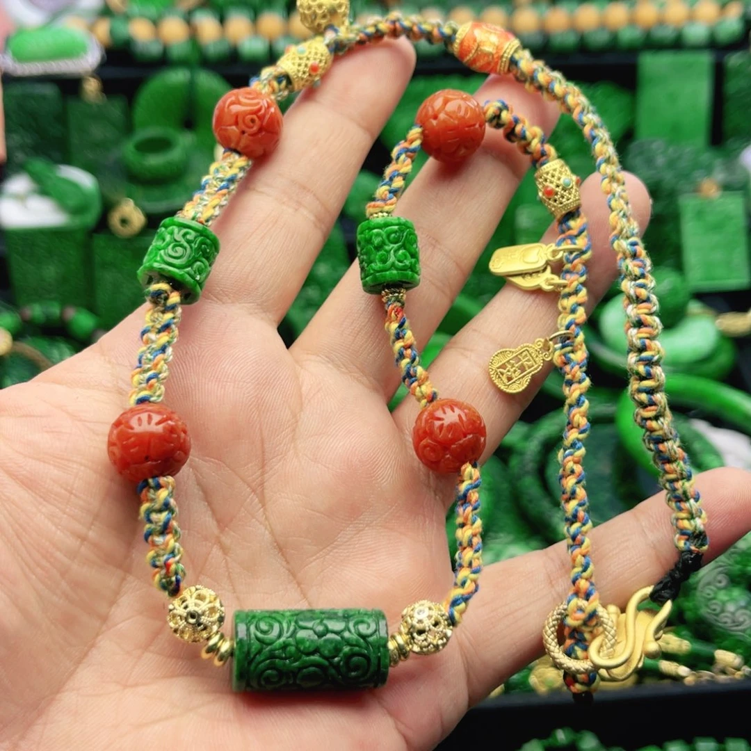 只买单纯的吊坠，没带链子，属的性质。项链