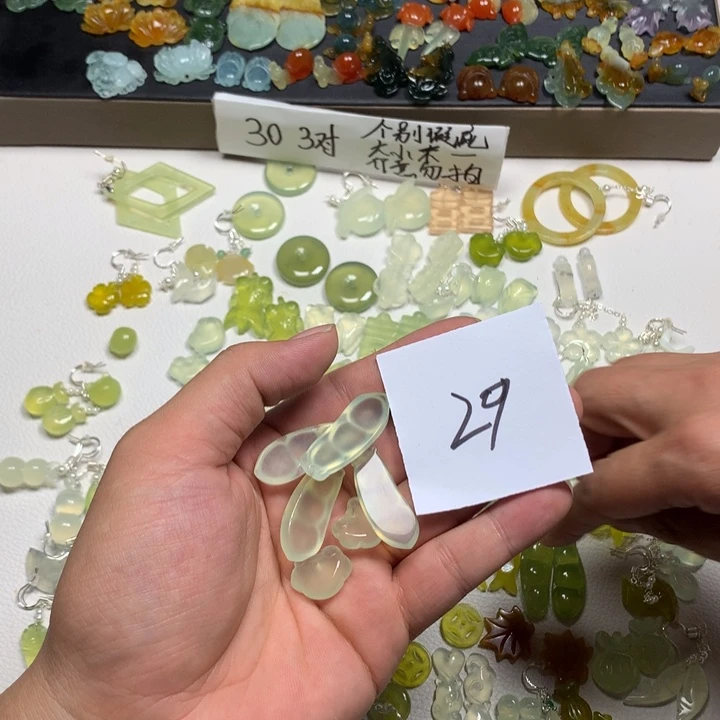 幼****蛇纹石玉合金耳钉