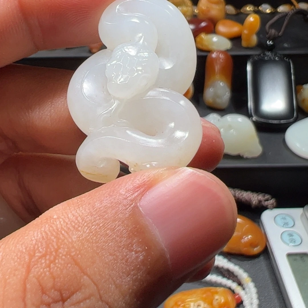 和田玉未镶嵌颈饰