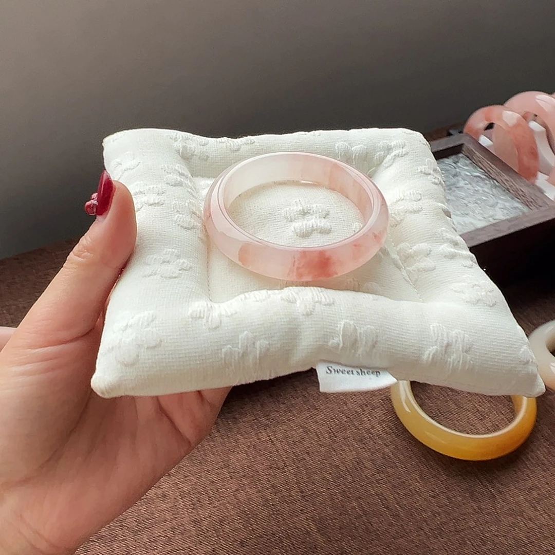 萱****石英质玉未镶嵌手镯