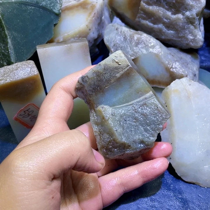 和田玉未镶嵌珠宝半成品