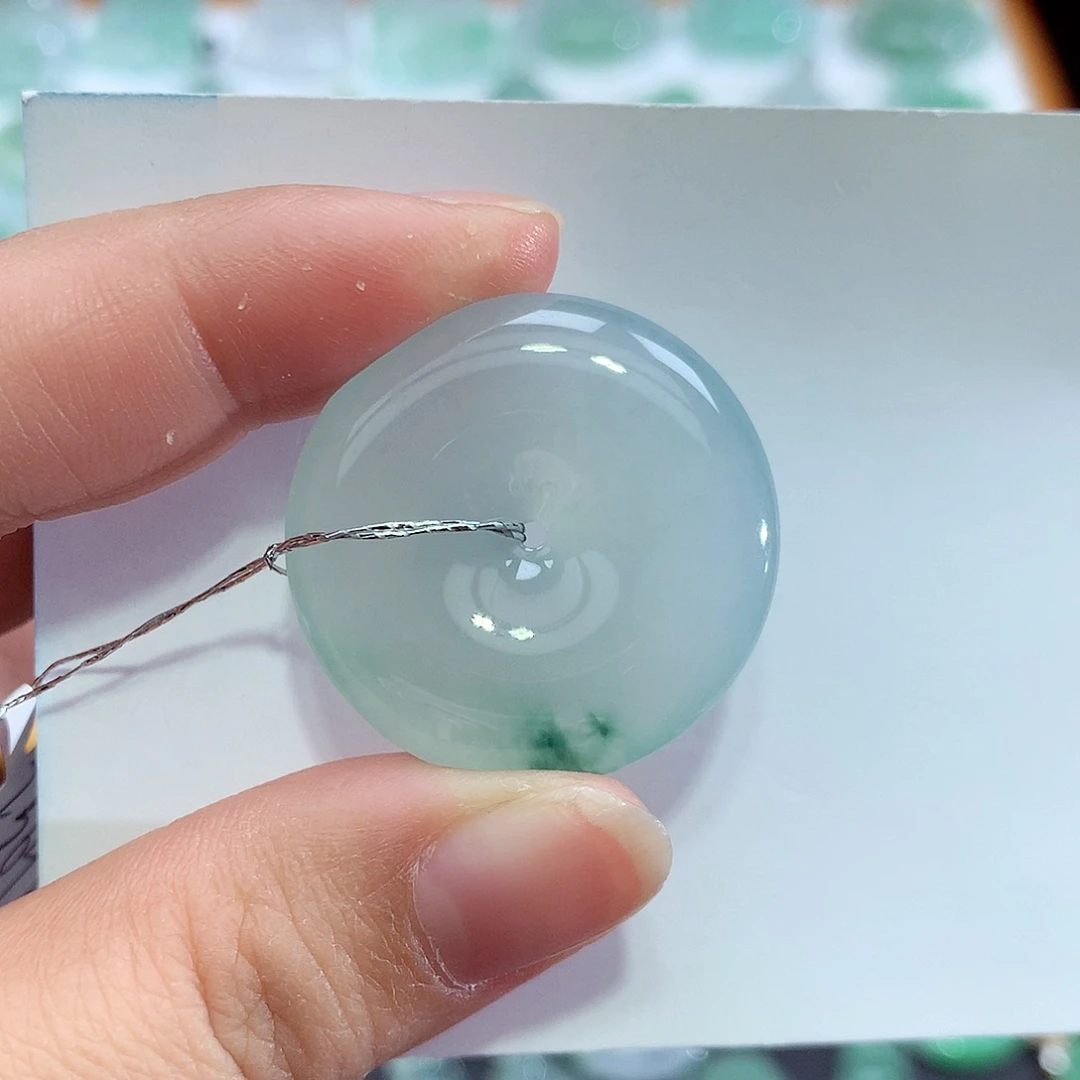 翡翠未镶嵌颈饰平安扣