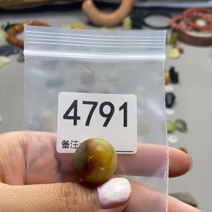 德***润蛇纹石玉未镶嵌颈饰