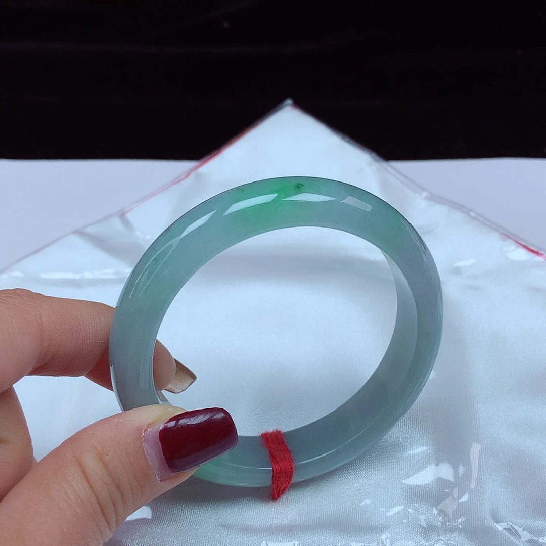 翡翠手镯未镶嵌圈口56