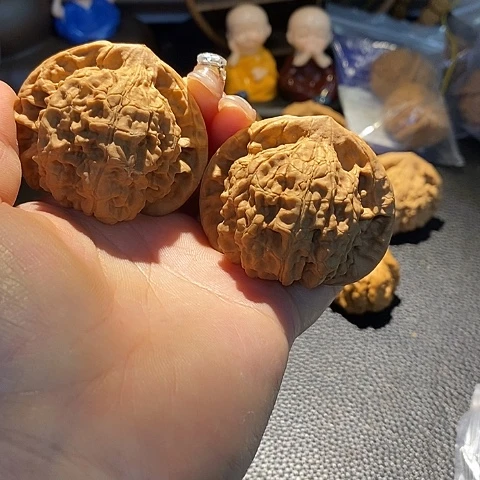 文玩核桃吊坠王**痕官帽50