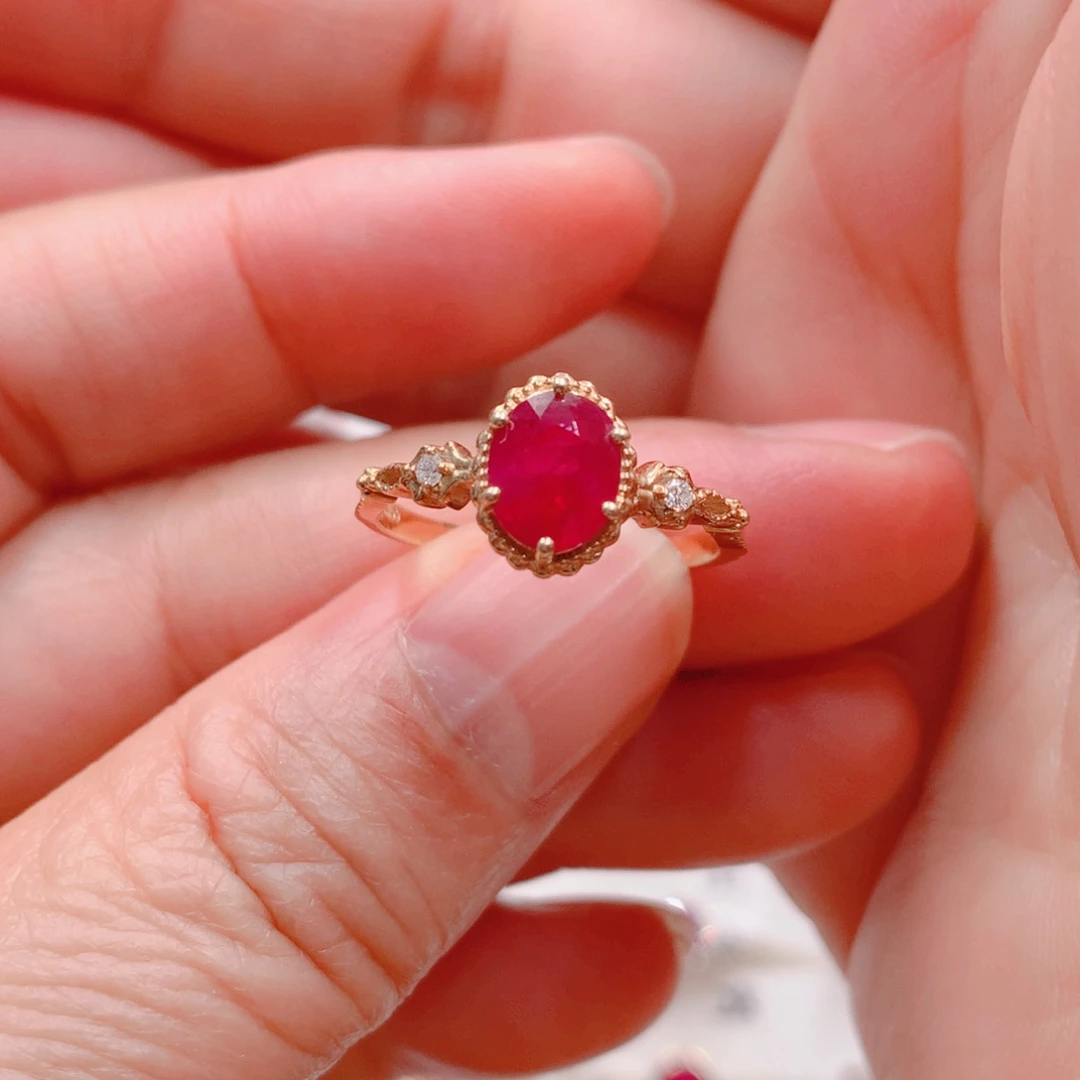 红宝石戒指18K金镶嵌