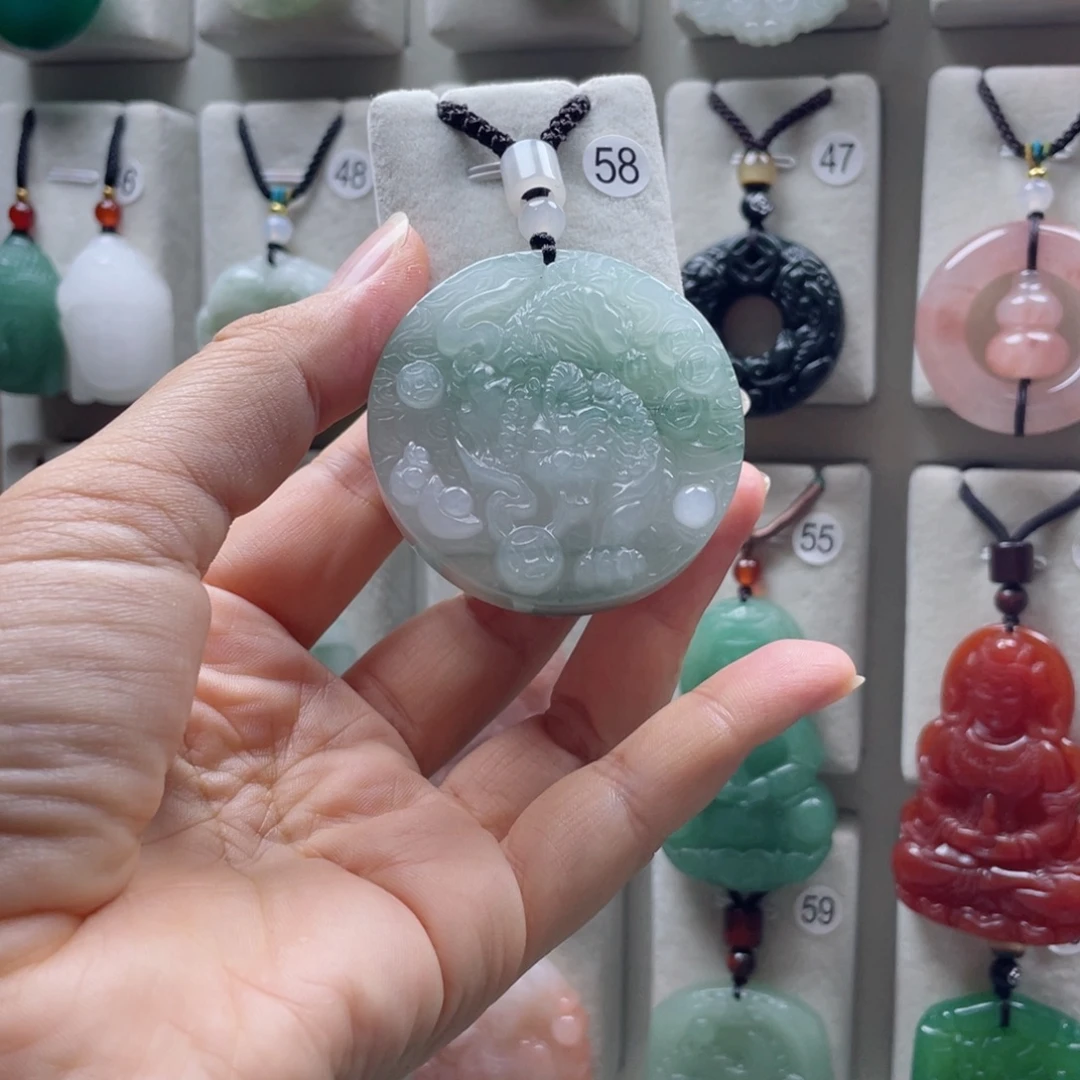 石英质玉(金丝玉)未镶嵌颈饰