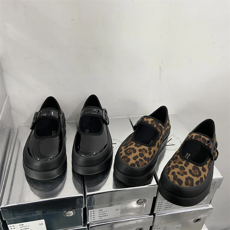 乐魔女鞋欧洲站2025春夏新款真皮厚底豹纹时尚玛丽珍鞋魔术贴单鞋