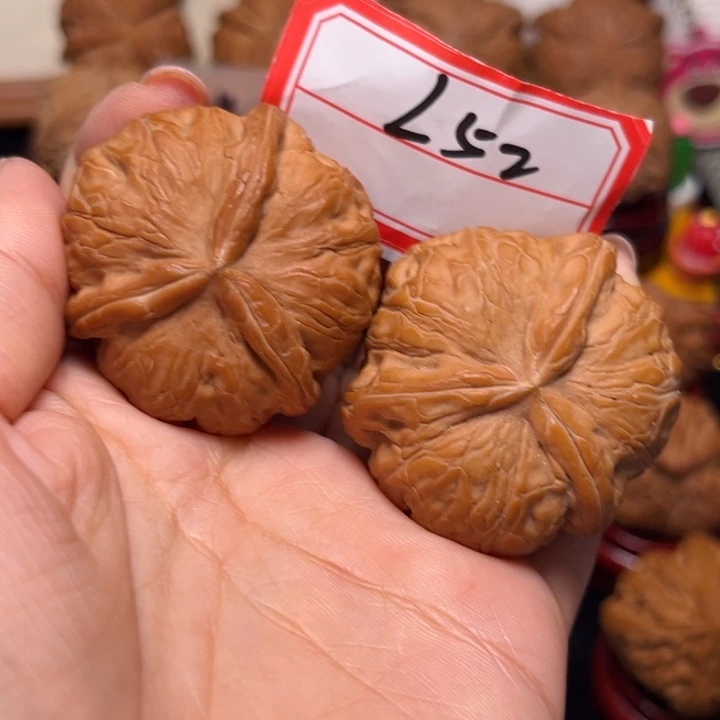 文玩核桃吊坠42全品大尺元宝奔52