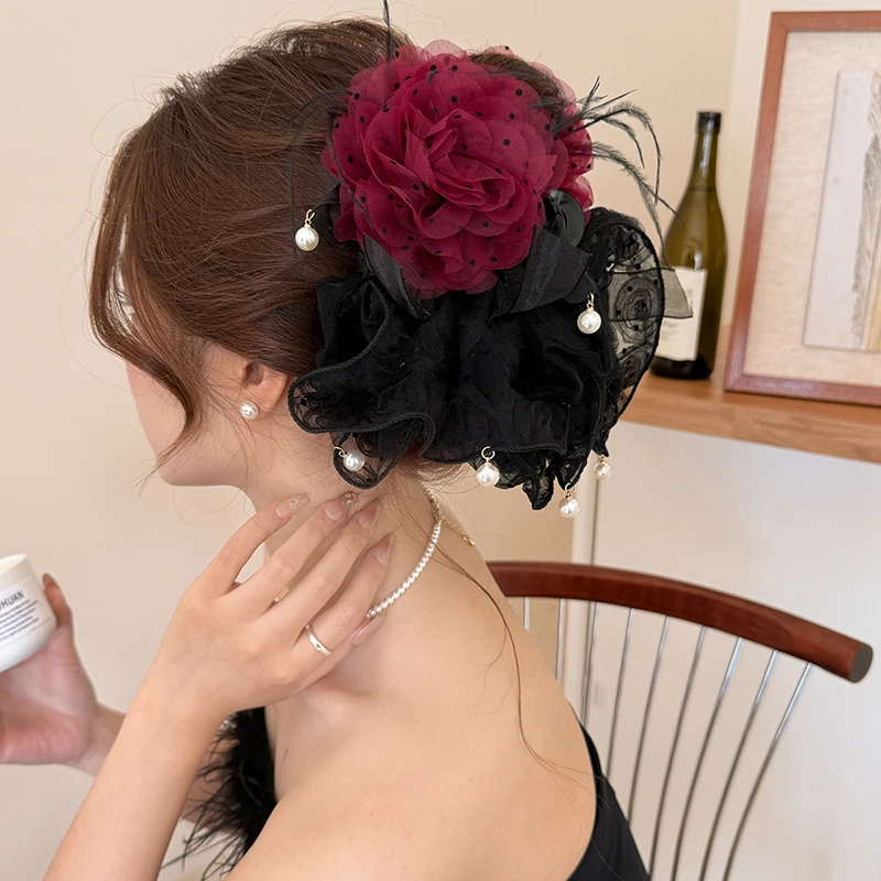 旖旎玫瑰~羽毛蕾丝波点玫瑰抓夹女2025新款高级感后脑勺鲨鱼夹子