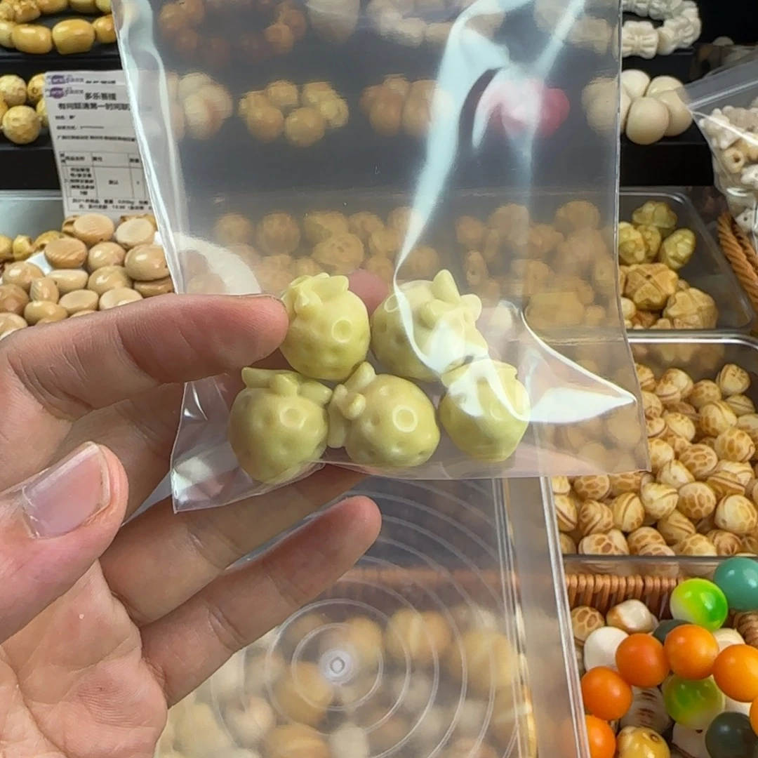 筑***梦吊坠菩提根/象牙果手把件2➕草莓5颗