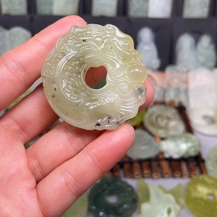 岫玉未镶嵌吊坠(赠链)