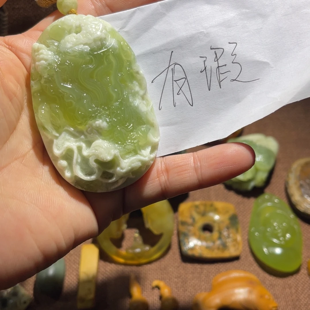 蛇纹石玉未镶嵌颈饰