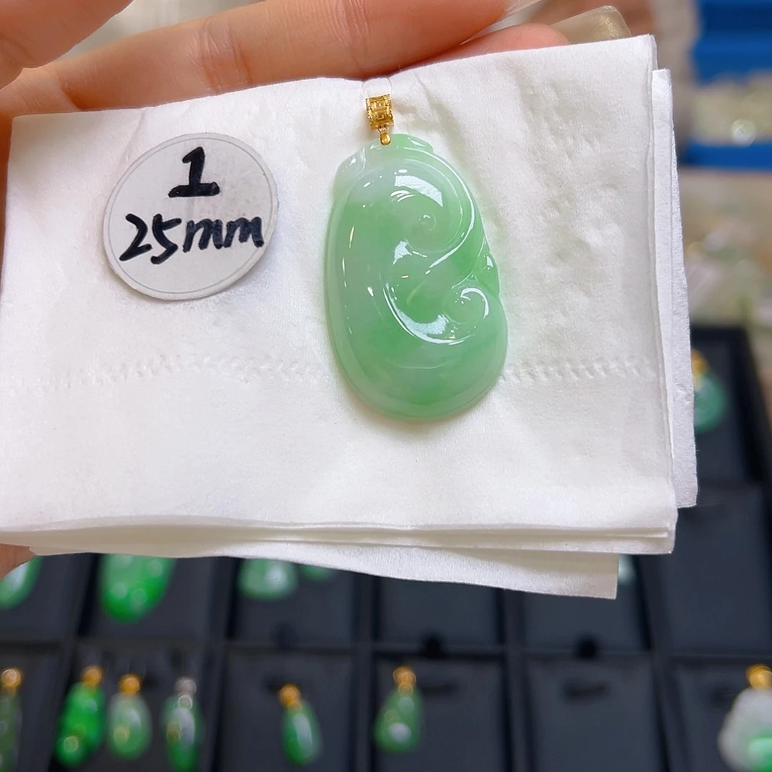 翡翠颈饰18K金镶嵌翡翠