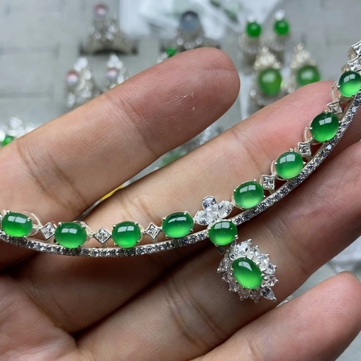 未镶嵌定制翡翠小龙石5-6mm