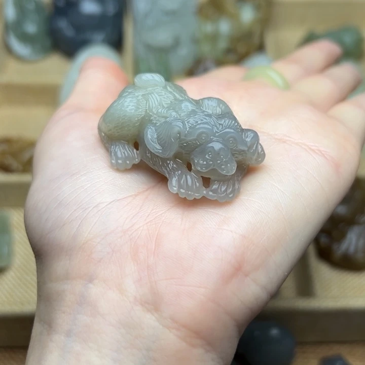 燕***阳颈饰未镶嵌和田玉