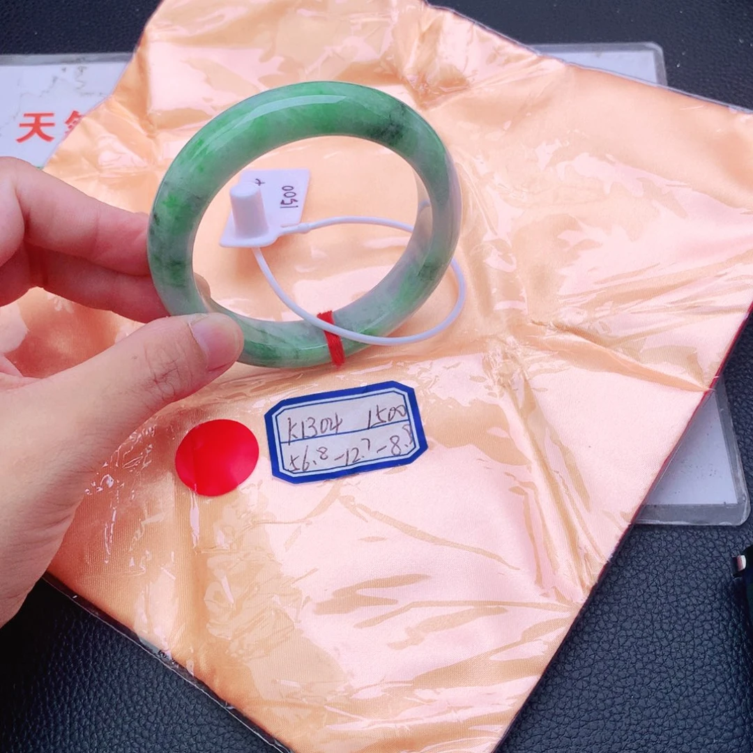 翡翠手镯未镶嵌翡翠