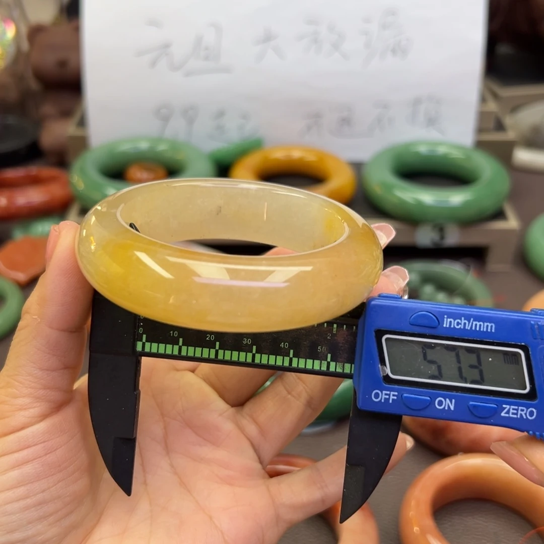 未镶嵌手镯石英岩玉