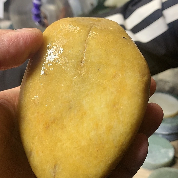 颈饰未镶嵌和田玉（糖玉）