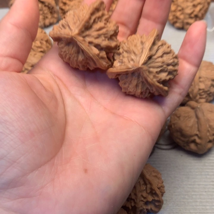 老***孩文玩核桃把件三棱