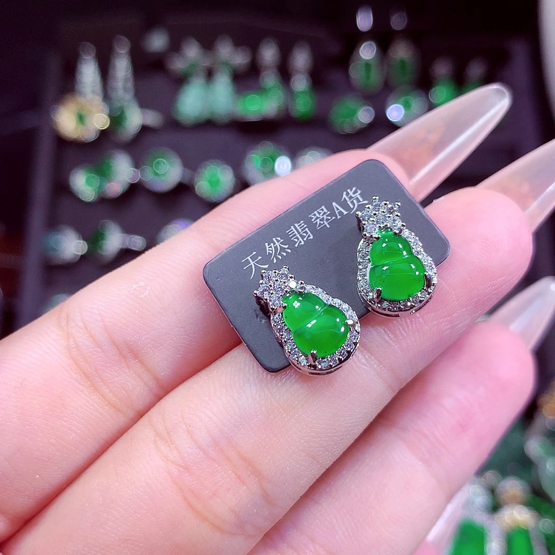 翡翠未镶嵌颈饰挂件