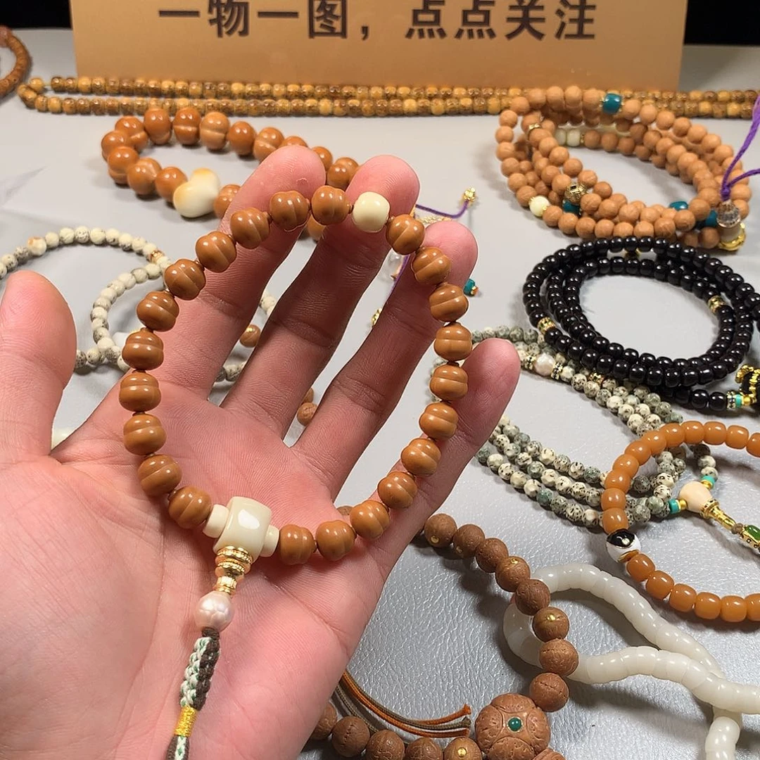 猴头核桃吊坠。。。。。。。。。