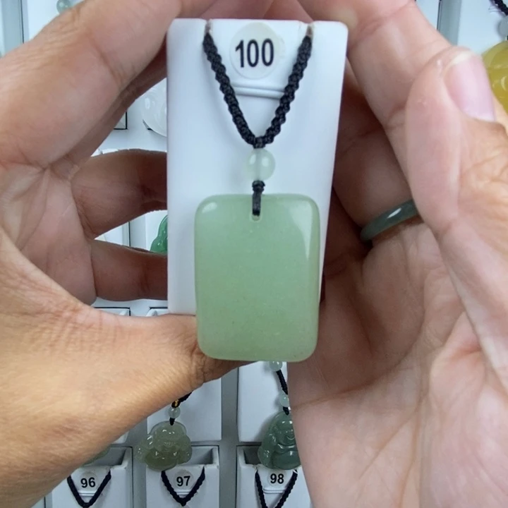 石英质玉未镶嵌颈饰