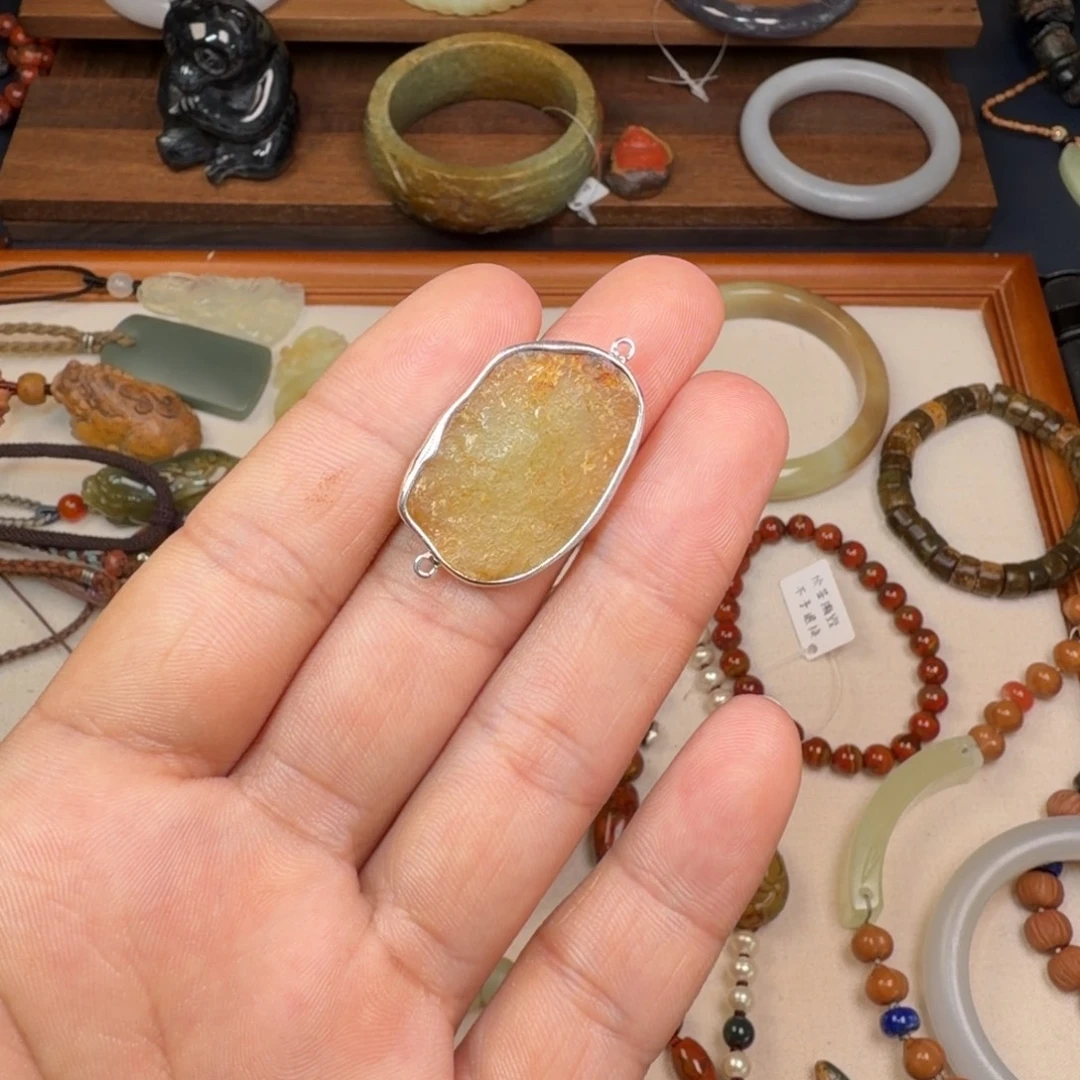 林***缘岫岩河磨玉（透闪石质玉）未镶嵌颈饰