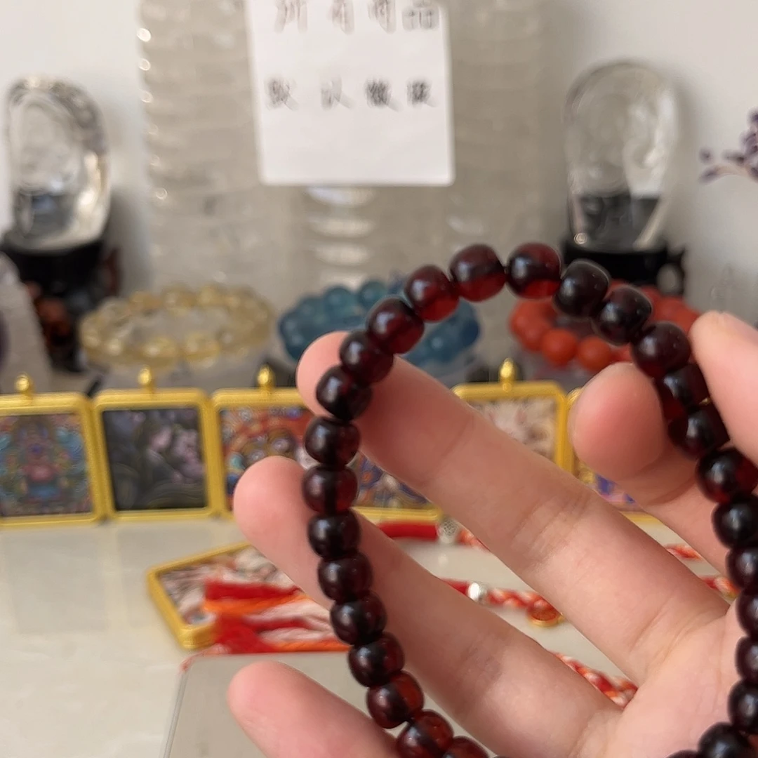 琥珀未镶嵌手链矿坑