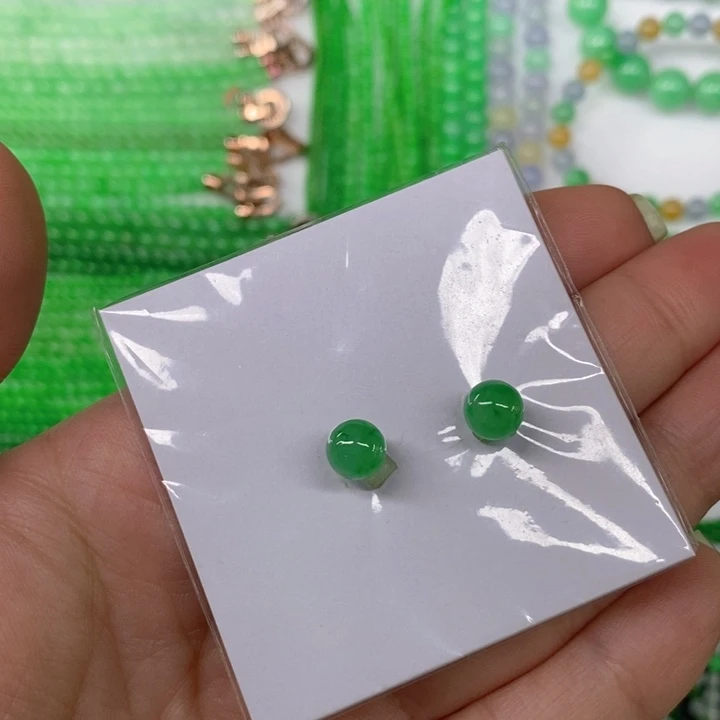 翡翠未镶嵌颈饰缅甸天然翡翠冰种阳绿单珠一对7