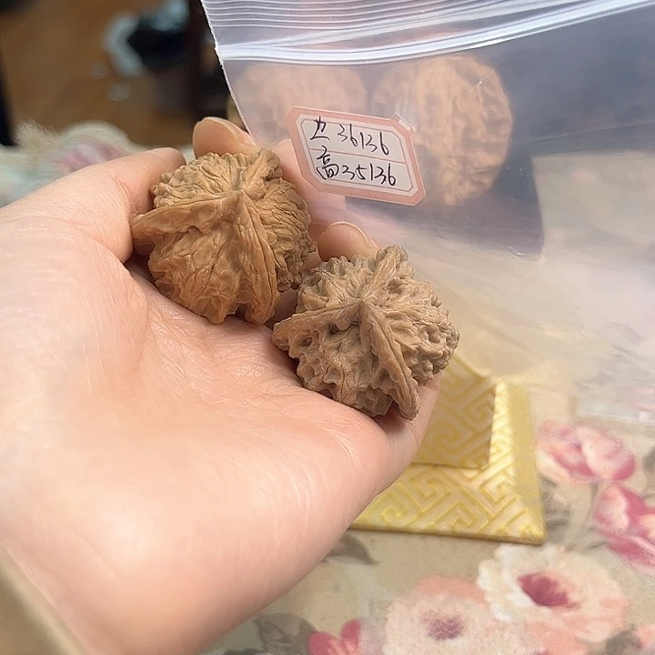 文玩核桃把件盘山三棱