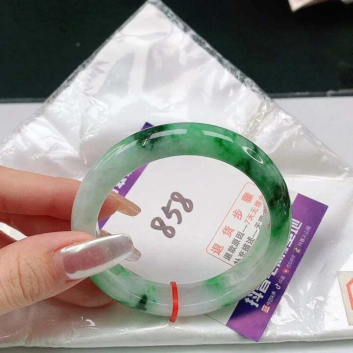 翡翠手镯未镶嵌翡翠手镯