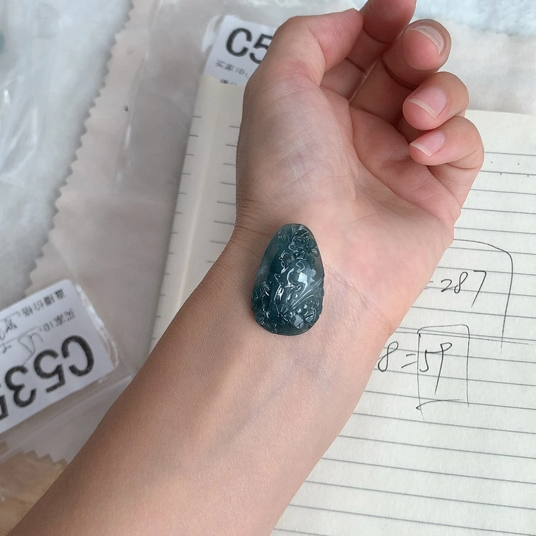 翡翠未镶嵌颈饰沛*小鹿